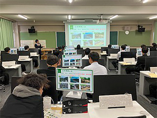 �l���s�����H�ƍ����w�Z�@�o�O����